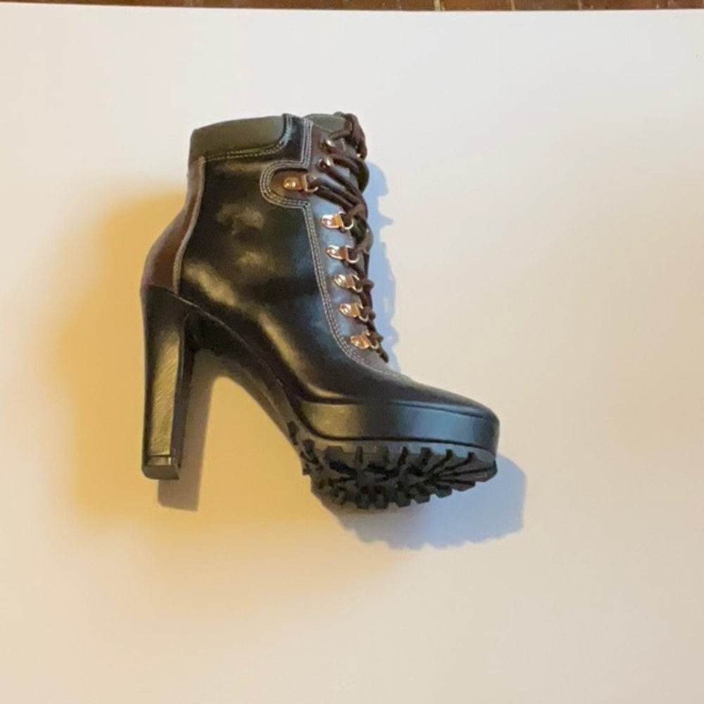 Cute bootie heel